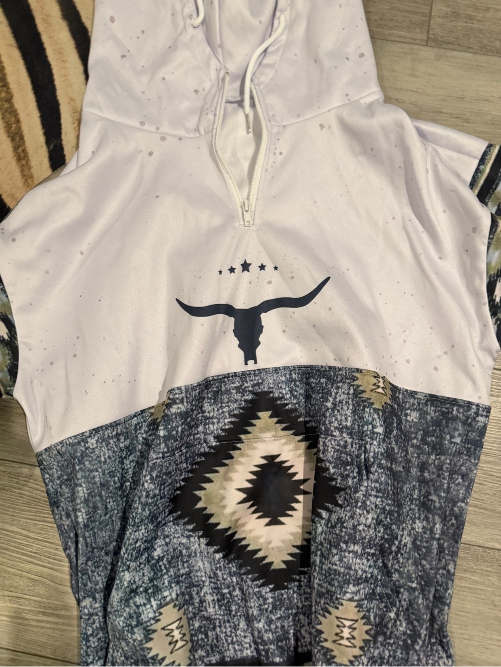 Southwestern Print Hoodie w/ Skull Graphic women’s - White & Navy large